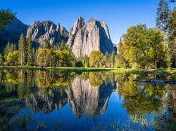 Rzeka, Park Narodowy Yosemite, Merced River, Stany Zjednoczone, Odbicie, Drzewa, Kalifornia, Góry Sierra Nevada