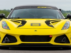 GT4, Lotus Emira, Przód