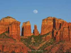 Arizona, Stany Zjednoczone, Wschód słońca, Skały, Krzewy, Czerwone, Księżyc, Sedona, Cathedral Rocks
