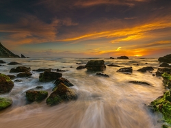 Plaża Adraga, Skały, Zachód słońca, Morze, Portugalia, Kamienie