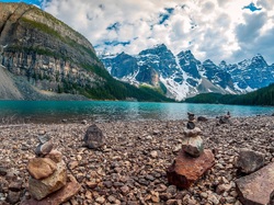 Chmury, Góry, Jezioro Moraine, Prowincja Alberta, Kanada, Kamienie, Park Narodowy Banff, Drzewa