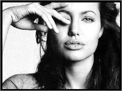 Angelina Jolie, czarne włosy