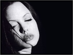 Angelina Jolie, zamknięte oczy