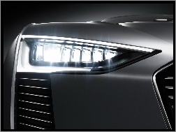 Audi e-Tron, Lampa, Przednia