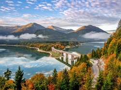 Bawaria, Most, Jezioro Sylvenstein, Góry Alpy, Droga, Jesień, Chmury, Zbiornik retencyjny, Niemcy, Las
