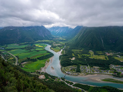 Chmury, Region Oppland, Dolina Romsdalen, Góry Romsdalsalpane, Lasy, Drzewa, Rzeka Rauma, Norwegia, Drogi