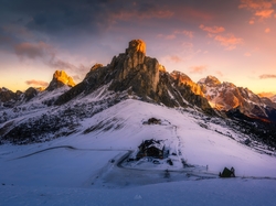 Chmury, Zima, Góry, Góra Ra Gusela, Belluno, Włochy, Dolomity, Przełęcz Giau Pass, Droga
