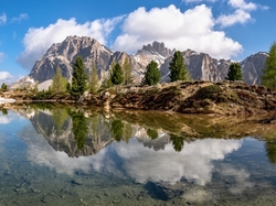 Odbicie, Dolomity, Jezioro, Lago Limides, Tyrol, Włochy, Drzewa, Góry, Chmury