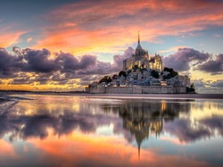Chmury, Normandia, Wschód słońca, Opactwo św. Michała Archanioła, Wyspa Mont Saint-Michel, Francja, Zatoka Wzgórza Świętego Michała
