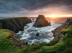 Irlandia, Hrabstwo Donegal, Skały, Zachód słońca, Chmury, Morze, Przylądek Malin Head