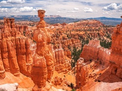 Chmury, Stan Utah, Roślinność, Formacje skalne, Park Narodowy Bryce Canyon, Stany Zjednoczone, Skały