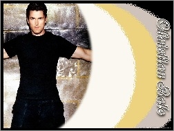 Christian Bale, czarny t-shirt