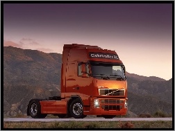 Pomarańczowy Ciągnik Volvo