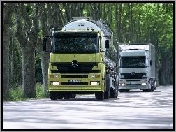 Dwa Ciągniki Mercedesa