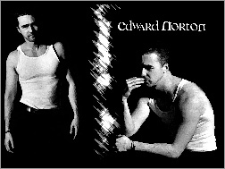 czarne spodnie, Edward Norton, biała koszulka