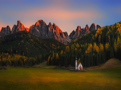 Włochy, Las, Dolomity, Dolina Val di Funes, Góry, Kościół św. Jana, Góry
