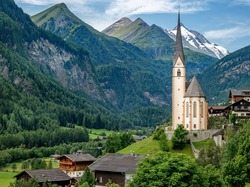 Domy, Heiligenblut am Großglockner, Drzewa, Kościół św. Wincentego z Saragossy, Góry Alpy, Austria, Lasy