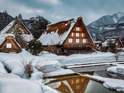 Góry, Wieś Shirakawa, Prefektura Gifu, Drzewa, Staw, Zima, Japonia, Domy