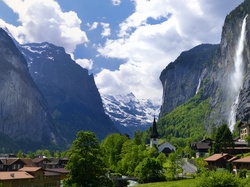 Domy, Wodospad Staubbach, Góry, Szwajcaria, Kanton Berno, Dolina Lauterbrunnental, Kościół