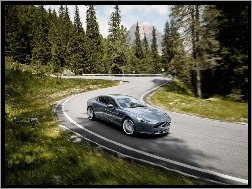 Droga, Aston Martin Rapide, Zakręt
