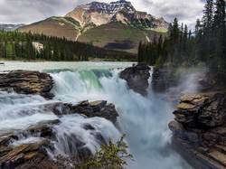 Drzewa, Park Narodowy Jasper, Wodospad Athabasca, Prowincja Alberta, Kanada, Rzeka Athabasca, Góry, Skały