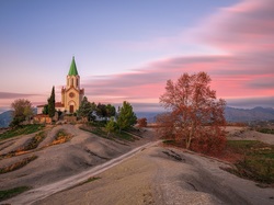 Drzewa, Katalonia, Gmina Manlleu, Góry, Zachód słońca, Kościół Santuari Puig Agut, Hiszpania, Droga