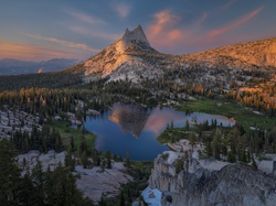 Odbicie, Park Narodowy Yosemite, Drzewa, Kalifornia, Hrabstwo Mariposa, Jezioro Cathedral Lake, Góry Cathedral Peak