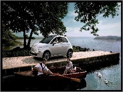 Fiat 500, Łódka, Jezioro, Turyści, Pomost