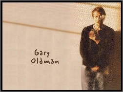 Gary Oldman, czarna bluza