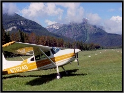 Góry, Trawiaste, Cessna 185, Lotnisko