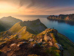 Morze, Szczyt Husfjellet, Norwegia, Wyspa Senja, Zachód słońca, Góry