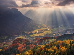 Jesień, Góry, Słowenia, Gmina Jesenice, Przebijające światło