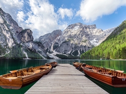 Lasy, Lago di Braies, Góry, Dolomity, Południowy Tyrol, Włochy, Łódki, Jezioro Pragser Wildsee, Pomost