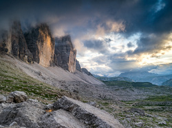 Mgła, Dolomity, Skały, Ciemne, Chmury, Góry Tre Cime di Lavaredo, Włochy, Kamienie