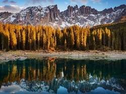 Lago di Carezza, Jesień, Odbicie, Jezioro, Góry, Dolomity, Góry, Las, Alpy, Drzewa, Karersee, Włochy