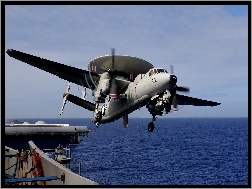 Grumman E-2 Hawkeye, Lotniskowiec