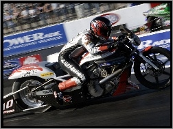 Harley Davidson V-Rod Muscle Drag