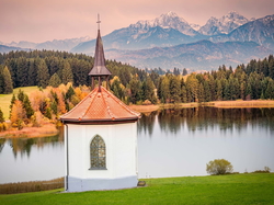 Hegratsried Chapel, Alpy, Niemcy, Jezioro Hegratsried, Góry, Halblech, Bawaria, Jesień, Lasy, Kaplica, Drzewa