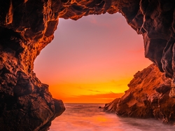 Zachód słońca, Kalifornia, Skały, Morze, Malibu, Stany Zjednoczone, Jaskinia