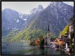 Góry Alpy Salzburskie, Kościół, Domy, Miasteczko Hallstatt, Austria, Jezioro Hallstättersee