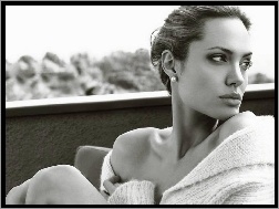 Angelina Jolie, sweter