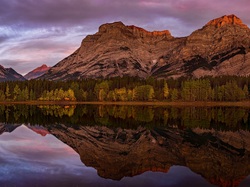 Chmury, Wedge Pond, Odbicie, Góry Skaliste, Kanada, Prowincja Alberta, Jezioro, Drzewa