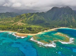 Hawaje, Wybrzeże, Ocean, Wyspa Kauai, Góry, Chmury, Drzewa, Morze, Stany Zjednoczone, Plaża Tunnels Beach