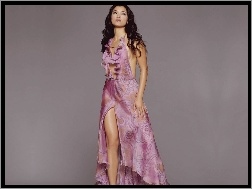 Kelly Hu, Różowa Sukienka