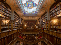 Książki, Księgarnia Lello, Regały, Portugalia, Lampy, Witraż, Porto, Wnętrze