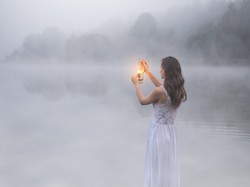 Mgła, Lampa, Kobieta