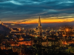 Światła, Bawaria, Landshut, Domy, Zachód słońca, Chmury, Bazylika, Niemcy, Kościół św Marcina
