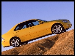 Żółty, Lexus IS