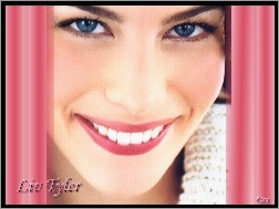 Liv Tyler, Piękny Uśmiech
