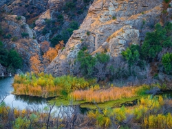 Góry, Kalifornia, Park stanowy Malibu Creek, Skały, Roślinność, Rzeka Malibu Creek, Stany Zjednoczone, Trawy